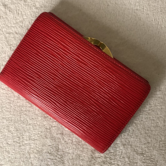 Authentic Louis Vuitton red epi kisslock wallet with gold hardware - Picture 2 of 12